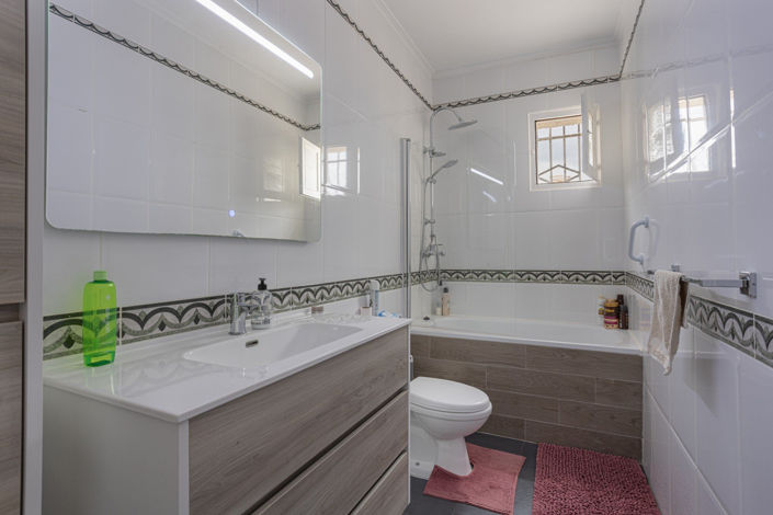 Image No.8-5 Bed Country House for sale