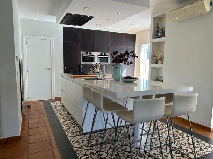 Image No.2-5 Bed Villa for sale