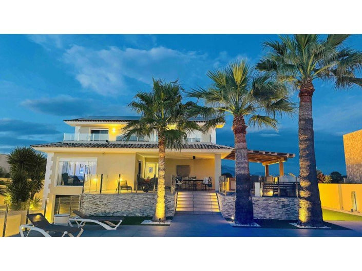 Image No.3-4 Bed Villa for sale