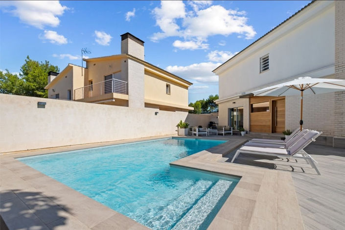 Image No.3-Villa de 4 chambres à vendre à Alicante