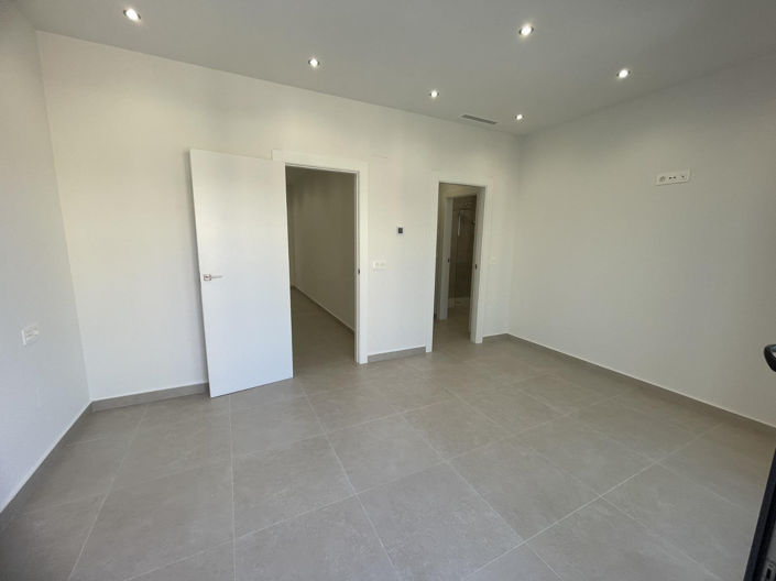 Image No.37-3 Bed Villa for sale