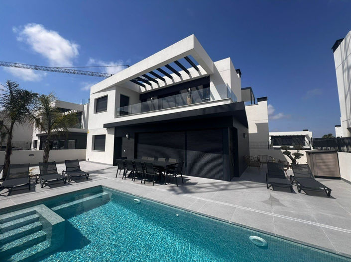 Image No.1-5 Bed Villa for sale