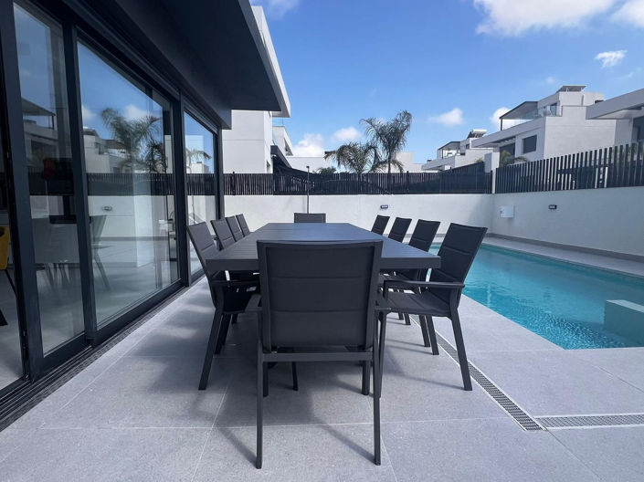 Image No.2-5 Bed Villa for sale