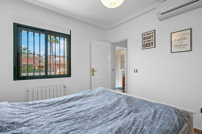 Image No.17-Villa de 4 chambres à vendre à Alicante