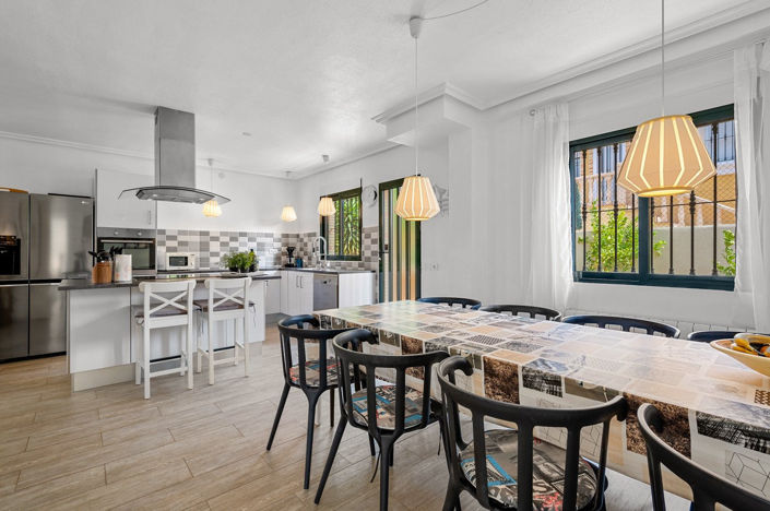 Image No.7-Villa de 4 chambres à vendre à Alicante