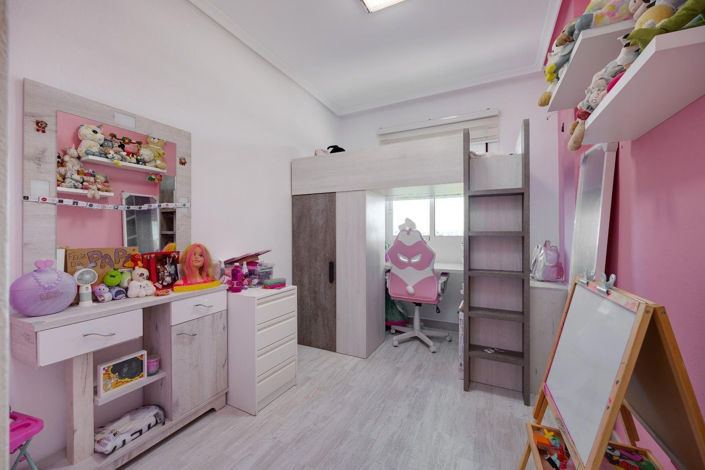 Image No.21-3 Bed Apartment for sale