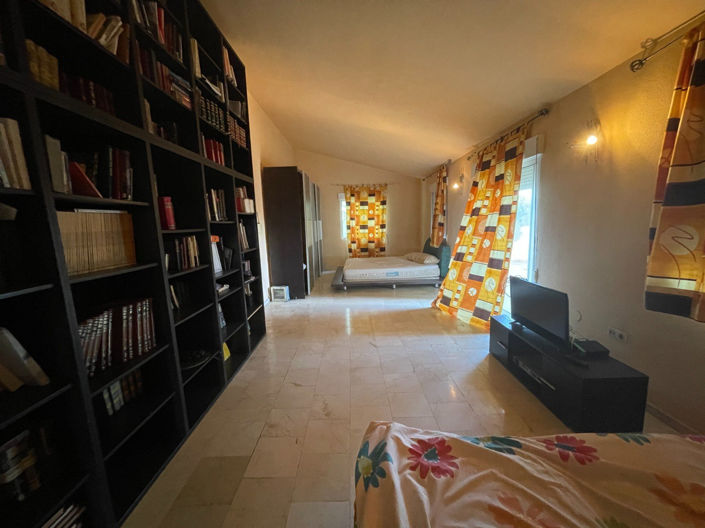 Image No.37-3 Bed Country House for sale