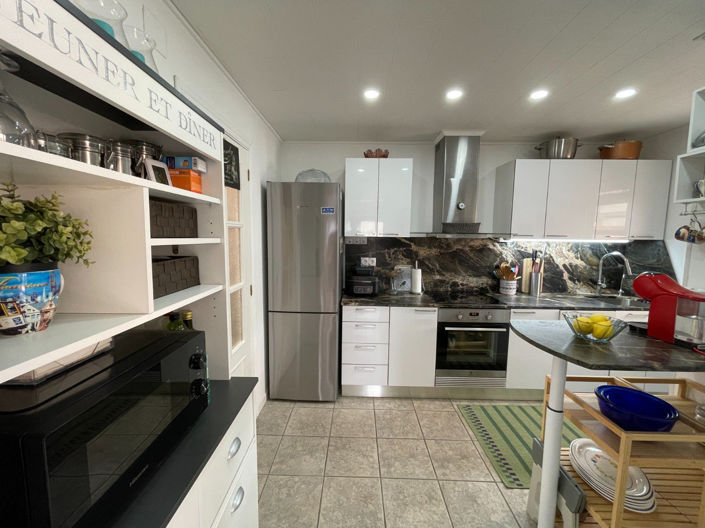 Image No.21-3 Bed Apartment for sale