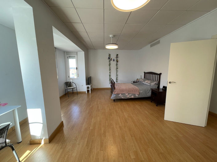 Image No.30-5 Bed Townhouse for sale