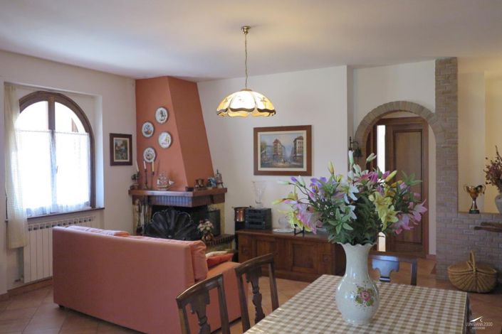 Image No.10-3 Bed Property for sale