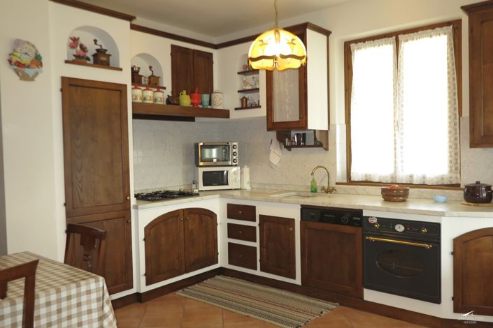 Image No.11-3 Bed Property for sale