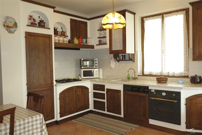 Image No.11-3 Bed Property for sale