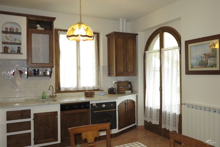Image No.12-3 Bed Property for sale