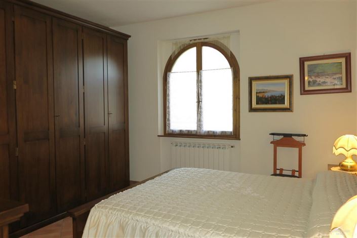 Image No.15-3 Bed Property for sale