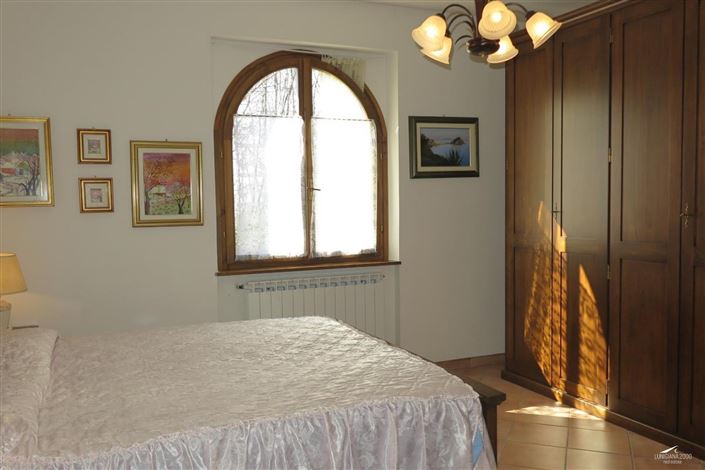 Image No.17-3 Bed Property for sale