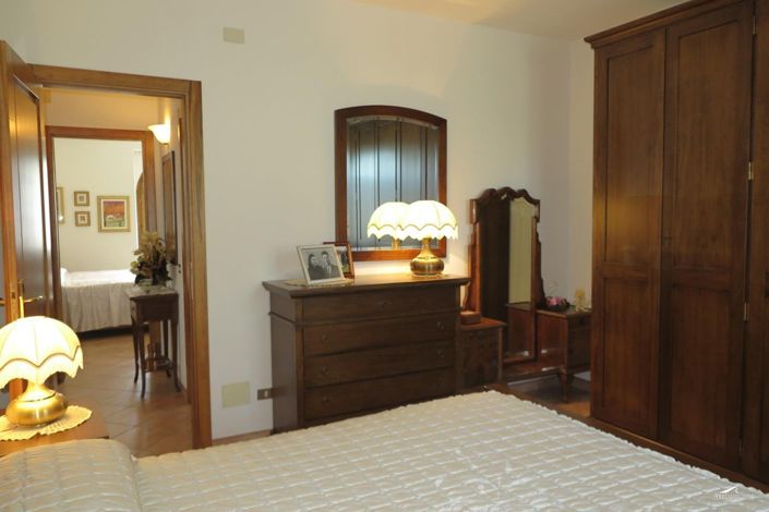 Image No.18-3 Bed Property for sale