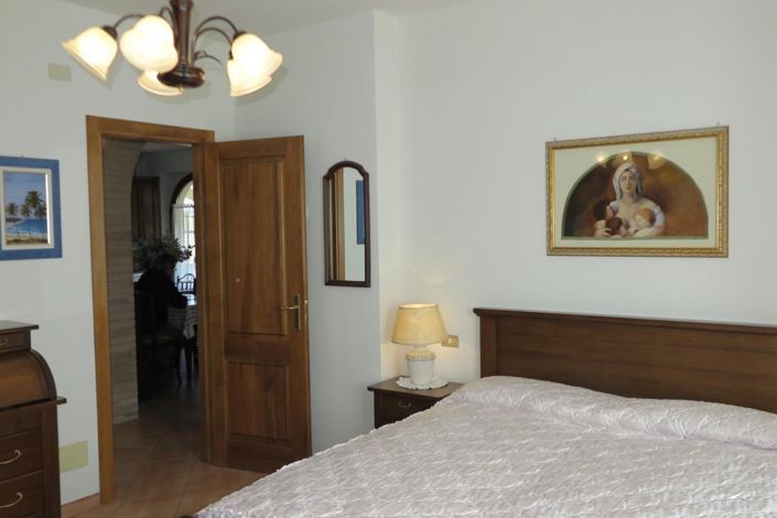 Image No.19-3 Bed Property for sale