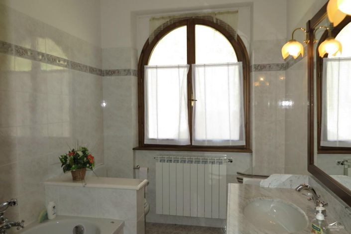 Image No.21-3 Bed Property for sale