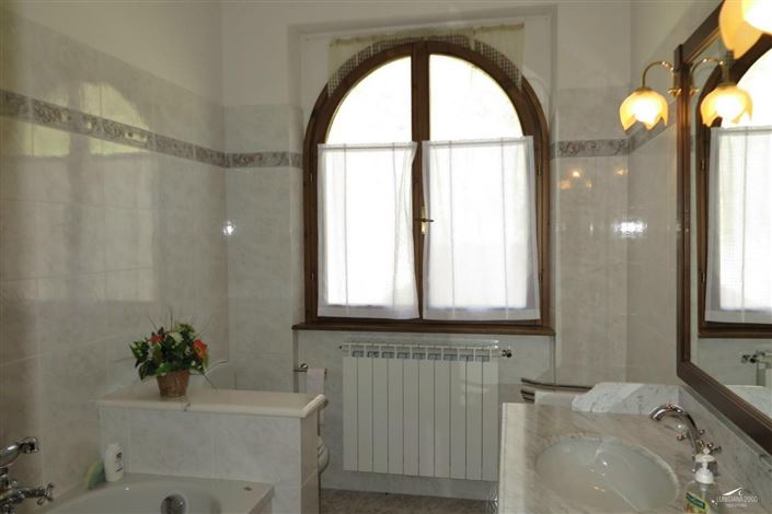 Image No.21-3 Bed Property for sale