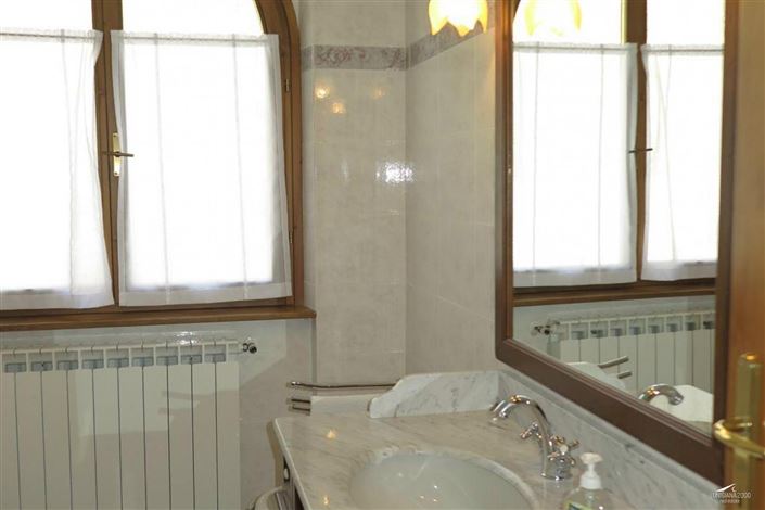 Image No.22-3 Bed Property for sale