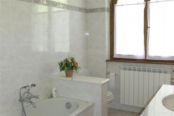 Image No.23-3 Bed Property for sale