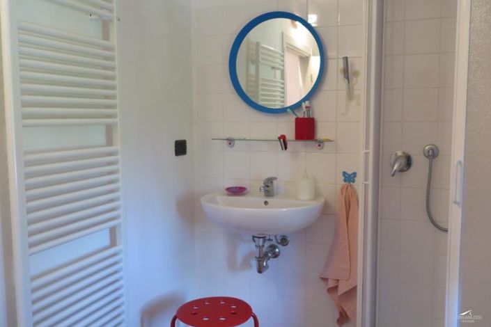 Image No.19-6 Bed Property for sale