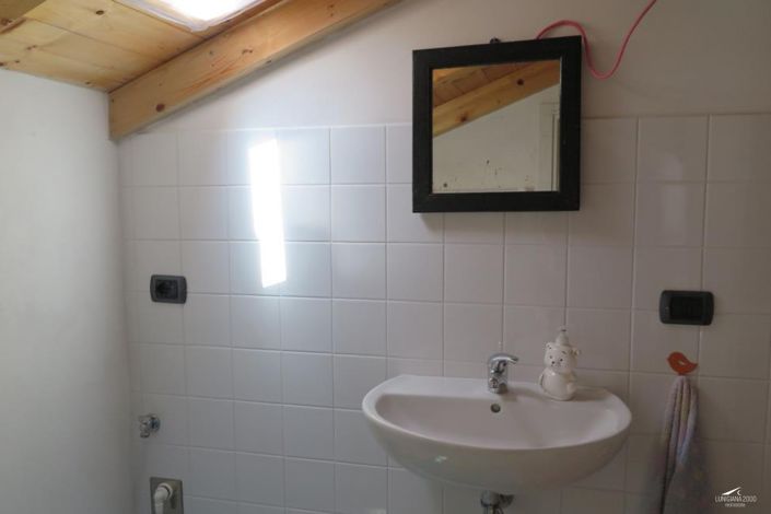 Image No.25-6 Bed Property for sale