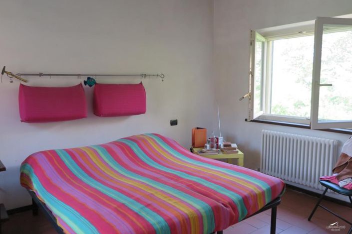 Image No.8-6 Bed Property for sale