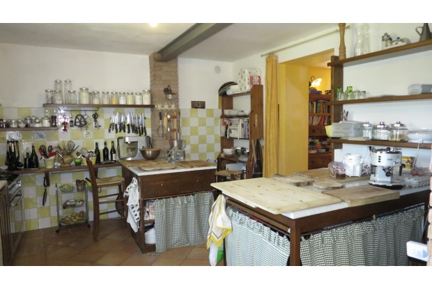 Image No.18-5 Bed Farmhouse for sale