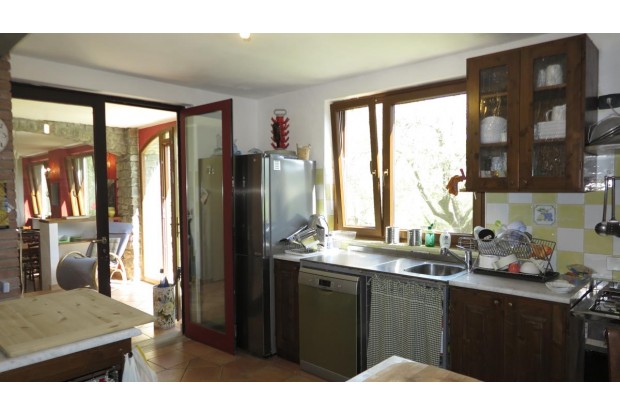 Image No.19-5 Bed Farmhouse for sale