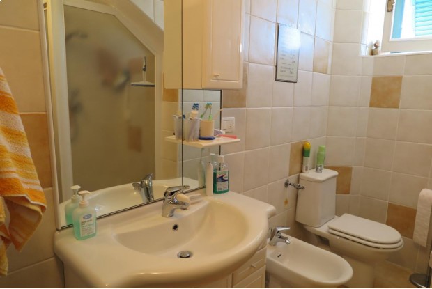 Image No.18-2 Bed Townhouse for sale