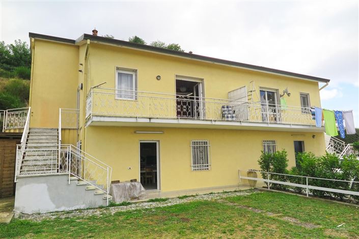 Image No.1-Propriété de 3 chambres à vendre à Fosdinovo