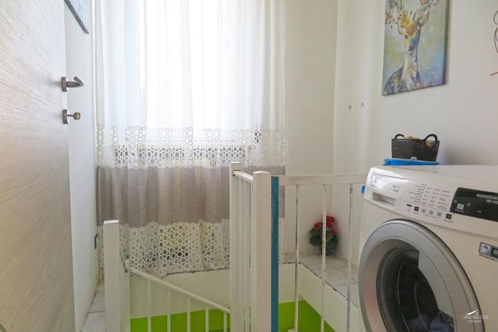 Image No.10-3 Bed Property for sale