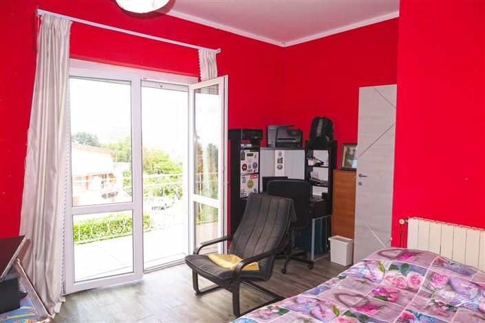 Image No.13-3 Bed Property for sale