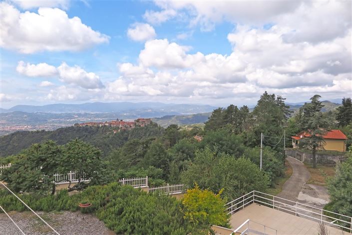 Image No.17-3 Bed Property for sale