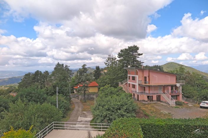 Image No.18-3 Bed Property for sale