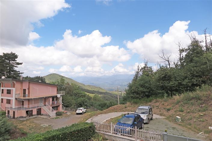 Image No.19-3 Bed Property for sale