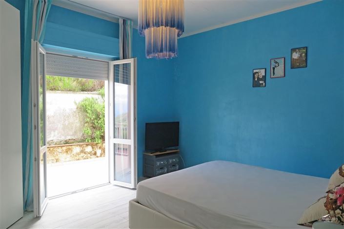 Image No.27-3 Bed Property for sale