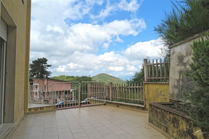 Image No.28-3 Bed Property for sale