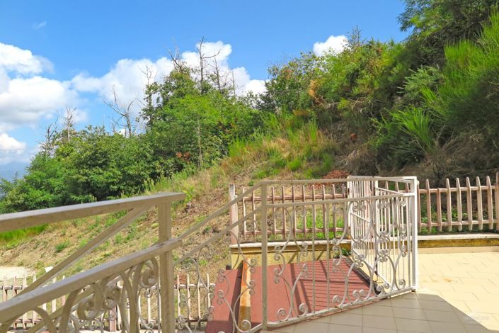 Image No.29-3 Bed Property for sale