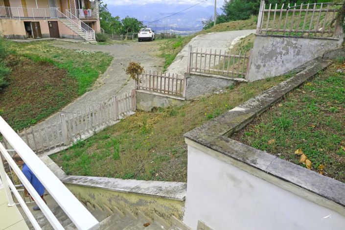 Image No.37-3 Bed Property for sale