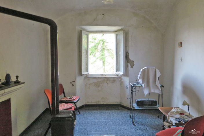 Image No.11-6 Bed Farmhouse for sale