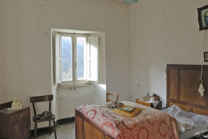 Image No.13-6 Bed Farmhouse for sale