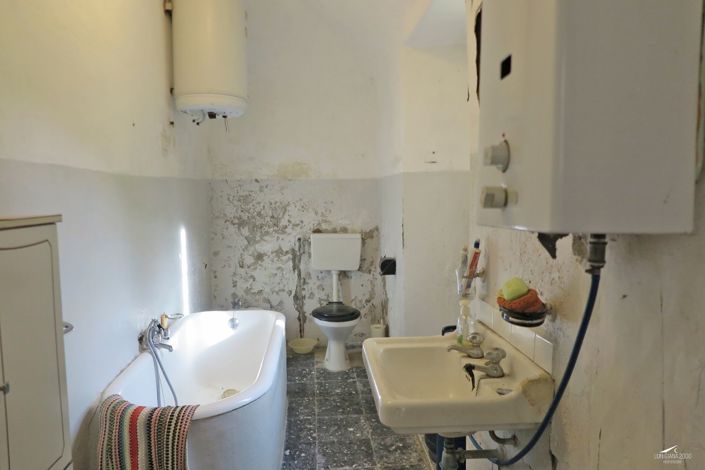 Image No.14-6 Bed Farmhouse for sale