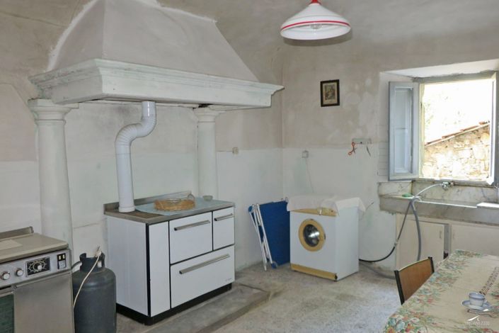 Image No.15-6 Bed Farmhouse for sale