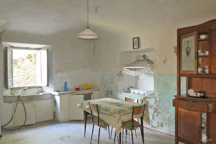 Image No.17-6 Bed Farmhouse for sale