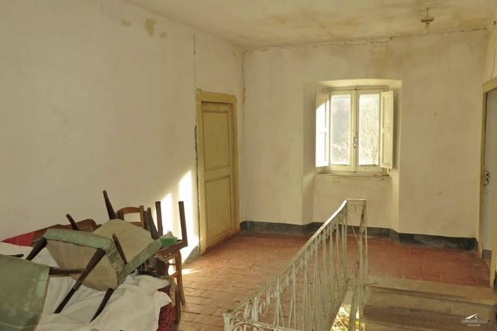 Image No.20-6 Bed Farmhouse for sale