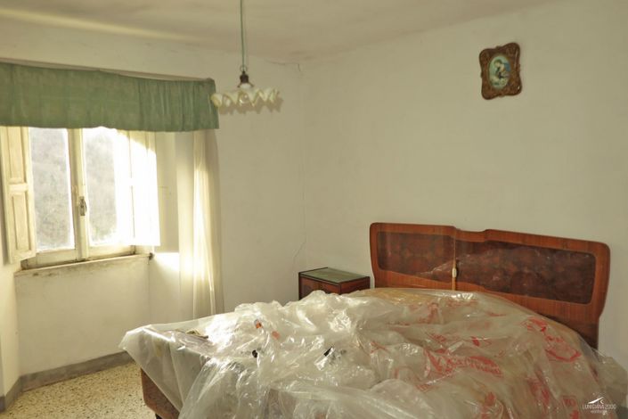 Image No.21-6 Bed Farmhouse for sale