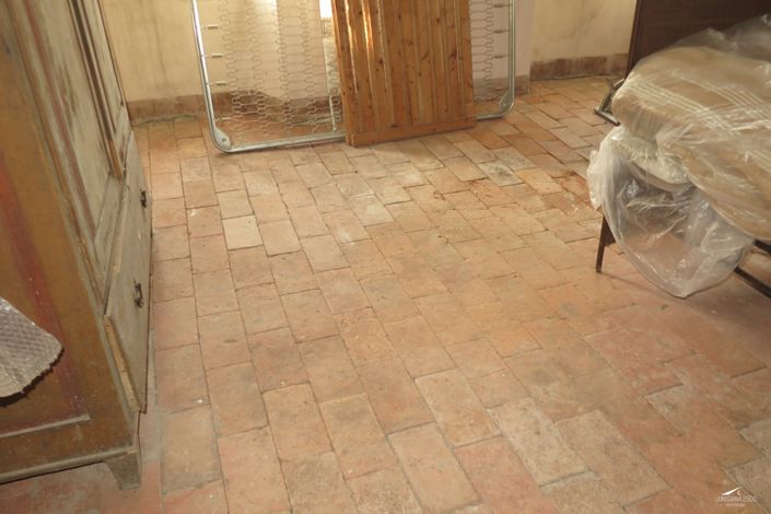 Image No.23-6 Bed Farmhouse for sale