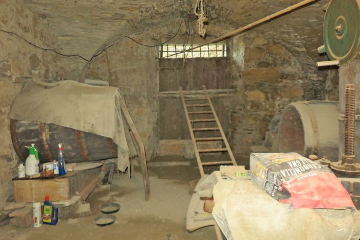 Image No.27-6 Bed Farmhouse for sale